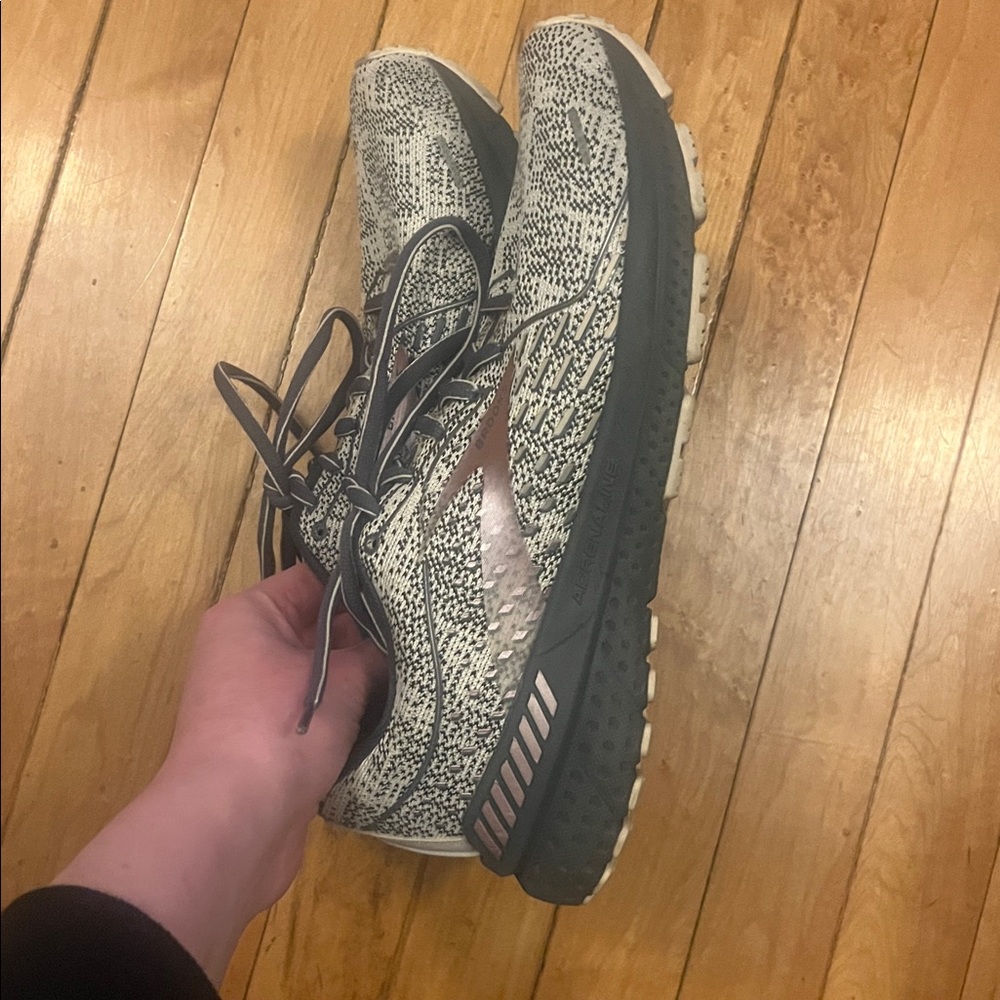 Brooks Women's Adrenaline GTS 21, size 9.5 - Picture 8 of 8